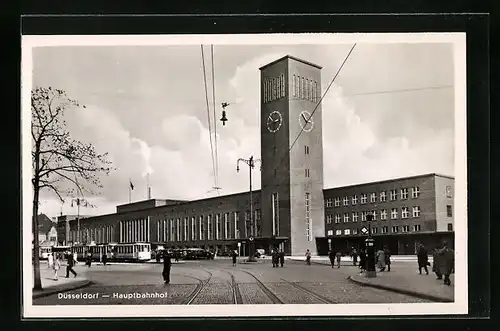 AK Düsseldorf, Hauptbahnhof mit Turmuhr, Strassenbahn