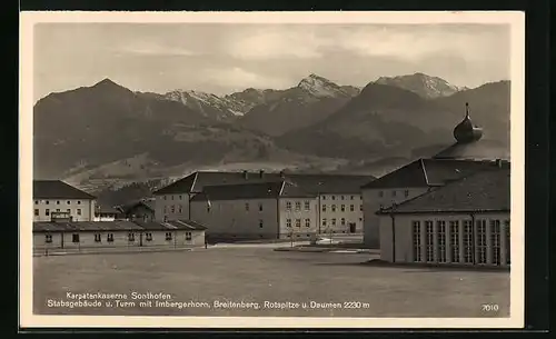 AK Sonthofen, Karpatenkaserne - Stabsgebäude und Turm mit Berggipfeln