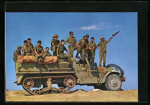 AK Israelische Soldaten auf Halbkettenfahrzeug