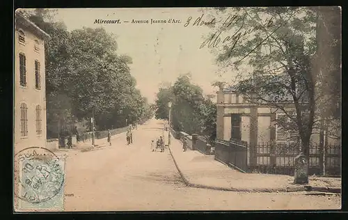 AK Mirecourt, Avenue Jeanne d'Arc