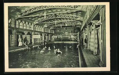 AK Karlsruhe, Städtisches Friedrichsbad - Schwimmhalle mit Badegästen