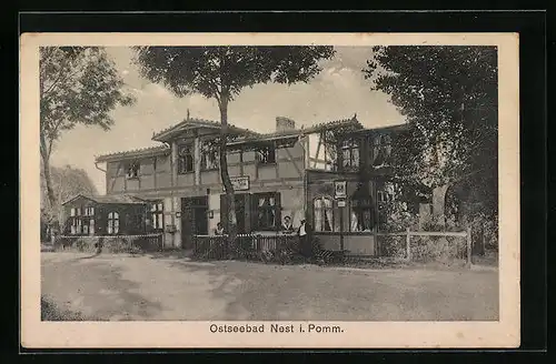 AK Nest i. P., Kolonialwarengeschäft im Ostseebad