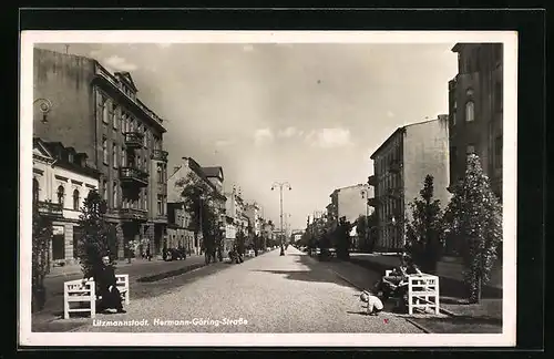 AK Litzmannstadt, Passanten in der Hermann-Göring-Strasse