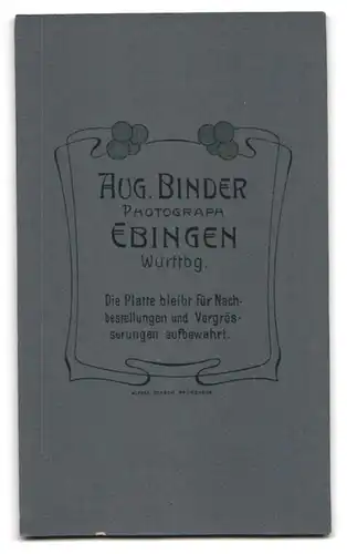 Fotografie Aug. Binder, Ebingen /Württbg., Junger Herr im Anzug mit Zwicker