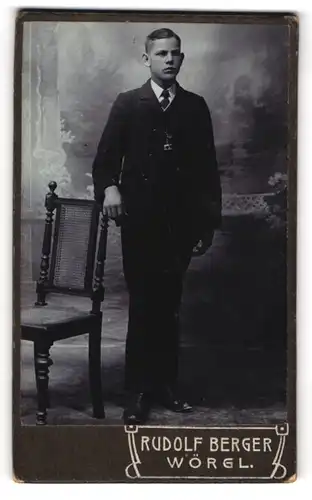 Fotografie Rudolf Berger, Wörgl, Junger Herr im Anzug mit Krawatte