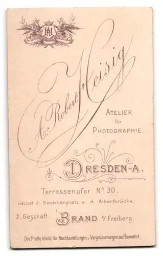 Fotografie A. Robert Heisig, Dresden-A., Terrassenufer 30, Kleines Mädchen im karierten Kleid mit Reifen