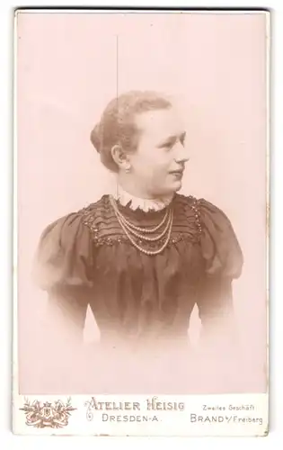 Fotografie A. R. Heisig, Dresden-A., Terrassenufer 30, Junge Dame im Kleid mit Halskette