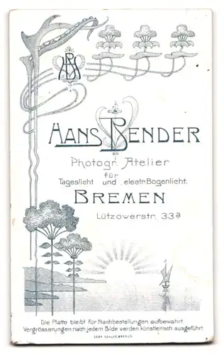 Fotografie Hans Bender, Bremen, Lützowerstr. 33 a, Bürgerliche Dame im Umhang mit Buch