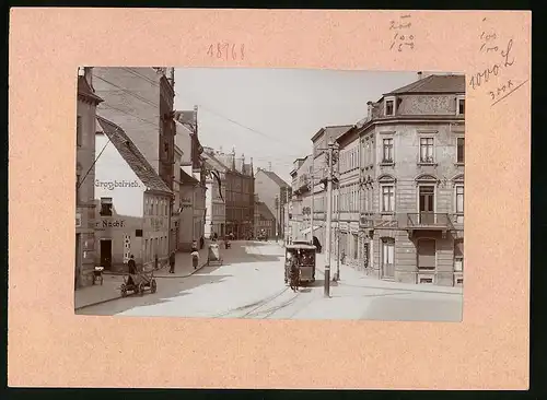 Fotografie Brück & Sohn Meissen, Ansicht Riesa a. Elbe, Pferdebahn in der Hauptstrasse, Handlung Robert Spelling