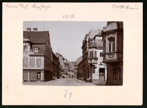 Fotografie Brück & Sohn Meissen, Ansicht Borna bei Leipzig, Blick in die Reichsstrasse mit Löwen Apotheke, Geschäfte