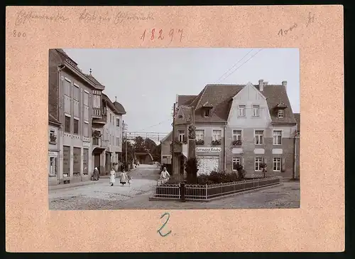 Fotografie Brück & Sohn Meissen, Ansicht Elsterwerda, Geschäftshaus Hermann Kaube & Blick nach der Elsterbrücke