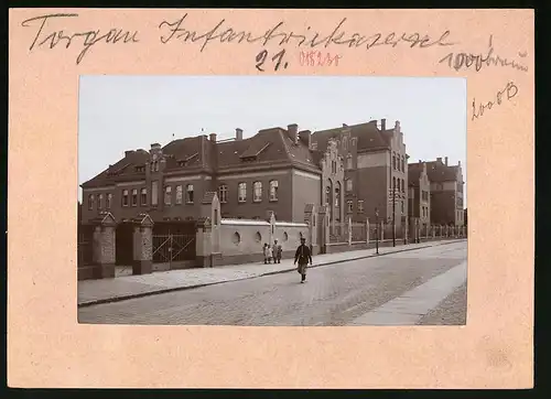 Fotografie Brück & Sohn Meissen, Ansicht Torgau / Elbe, Infanterie-Kaserne in der Schulstrasse