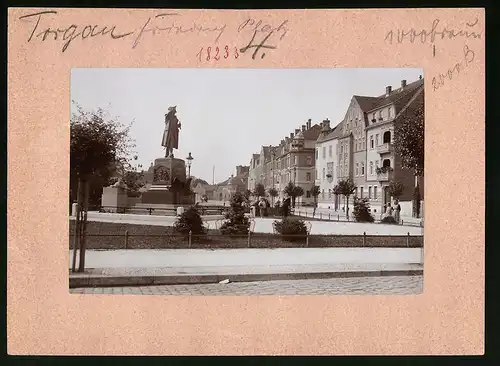Fotografie Brück & Sohn Meissen, Ansicht Torgau / Elbe, Friedrich-Platz mit Denkmal Friedrich der Grosse