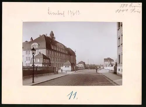 Fotografie Brück & Sohn Meissen, Ansicht Limbach i. Sa., Pleisaerstrasse mit III. Schule, Schulhaus