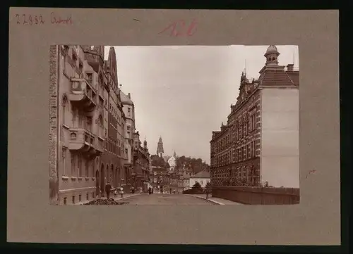 Fotografie Brück & Sohn Meissen, Ansicht Adorf i. V., Bismarckstrasse mit Buchhandlung & Wohnhäusern