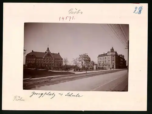 Fotografie Brück & Sohn Meissen, Ansicht Riesa-Gröba, Georgplatz mit Schule, Schulhaus