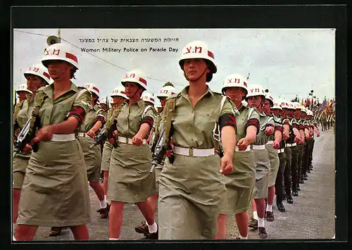 AK Women Military Police on Parade Day, israelische Militärpolizistinnen mit Uzis