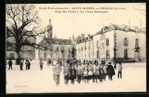 AK Saint-Michel-en-Priziac, Ecole Professionnelle, Cour des Petits et les Vieux Bâtiments
