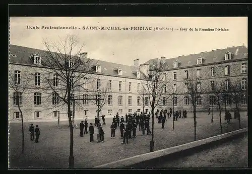 AK Saint-Michel-en-Priziac, Ecole Professionnelle, Cour de la Première Division