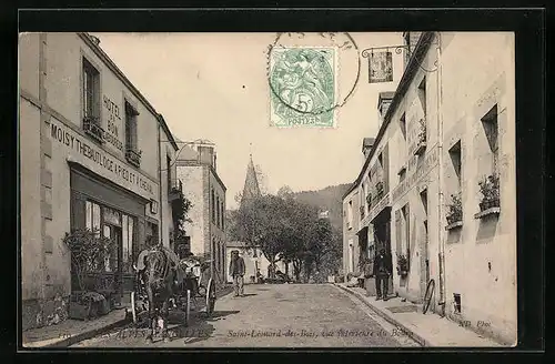 AK Saint-Léonard-des-Bois, Ortsansicht mit Hotel
