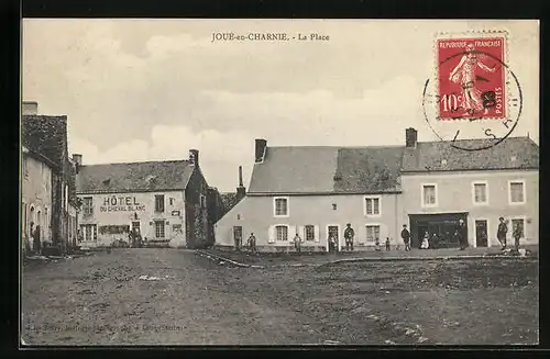 AK Joué-en-Charnie, La Place