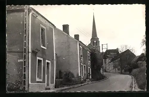 AK Nogent-le-Bernard, Rue de l`Eglise, Strassenpartie