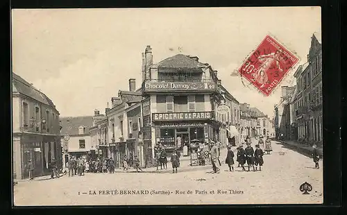 AK La Ferté-Bernard, Rue de Paris et Rue Thiers