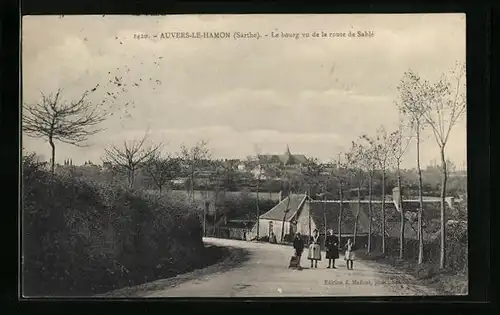 AK Auvers-Le-Hamon, Le bourg vu de la route de Sable