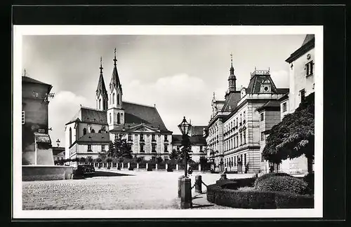 AK Kremsier, Platz mit Doppelturmkirche