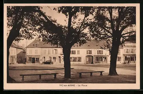 AK Vic-sur-Aisne, La Place