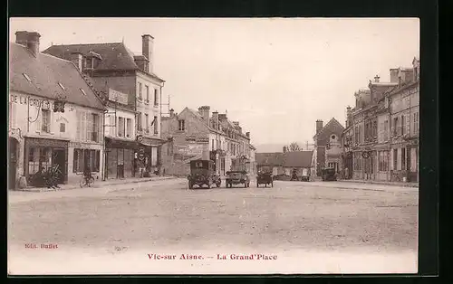 AK Vic-sur-Aisne, La Grand`Place