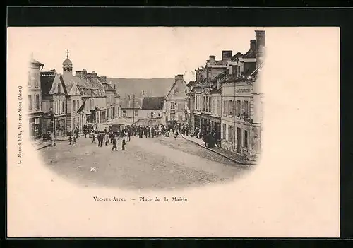 AK Vic-sur-Aisne, Place de la Mairie