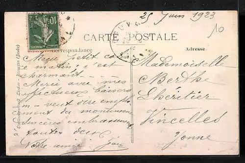 AK Monceau-les-Leups, Les Ecoles et la Place