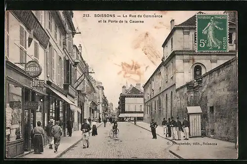 AK Soissons, Le Rue du Commerce et la Porte de la Caserne
