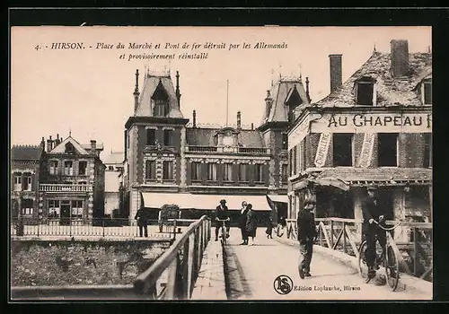AK Hirson, Place du Marché et Pont de fer détruit par les Allemands et provisoirement réinstallé