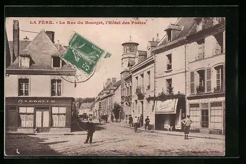 AK La Fère, La Rue du Bourget, l`Hotel des Postes