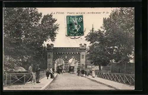 AK La Fère, Porte de Laon, Extérieur