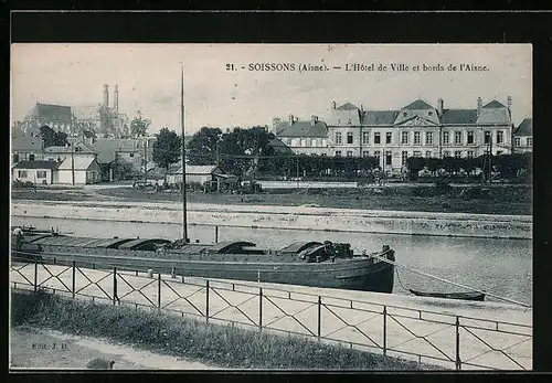 AK Soissons, L`Hotel de Ville et bords de l`Aisne