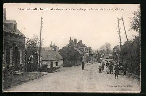 AK Sains-Richaumont, Vue d`ensemble prise du haut de la rue du Chateau