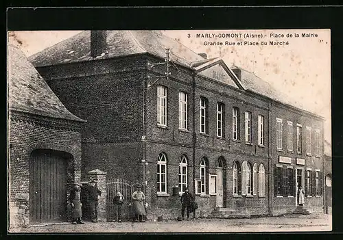 AK Marly-Gomont, Place de la Mairie, Grande Rue et Place du Marché