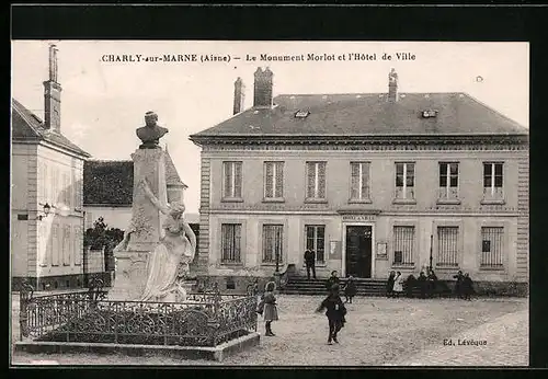 AK Charly-sur-Marne, Le Monument Morlot et l`Hotel de Ville