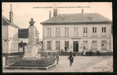 AK Charly-sur-Marne, Le Monument Morlot et l`Hotel de Ville