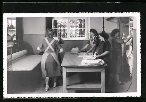 Foto-AK Waschfrauen bei der Arbeit