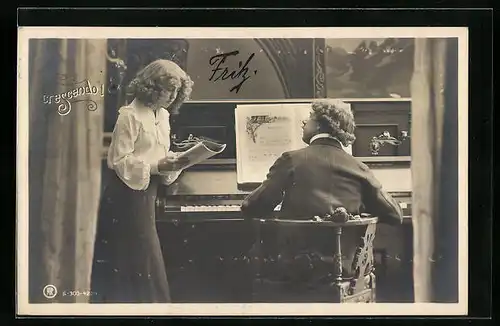 AK Crescendo!, Herr am Klavier und Frau mit Notenheft