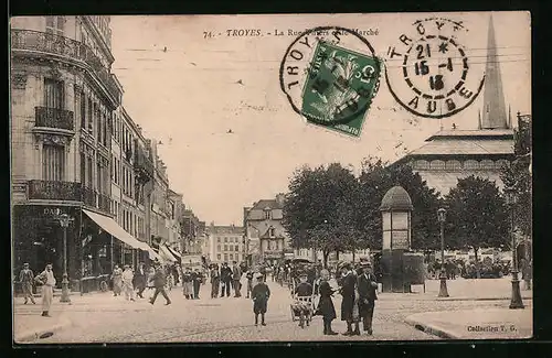 AK Troyes, la Rue Thiers et le Marché