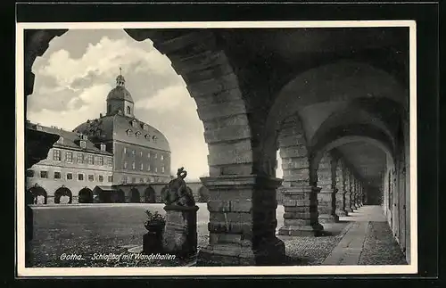 AK Gotha, Schlosshof mit Wandelhallen