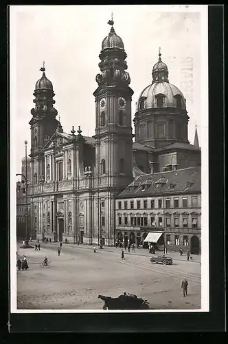 AK München, an der Theatinerkirche