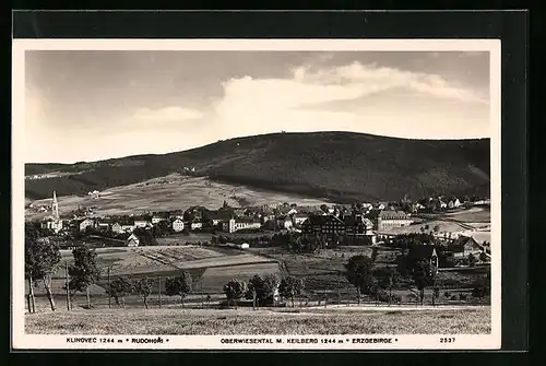 AK Oberwiesenthal / Erzgeb., Ortsansicht mit Keilberg