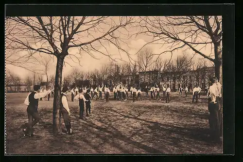 AK Meissen, St. Afra, Ballspiel im Schulgarten