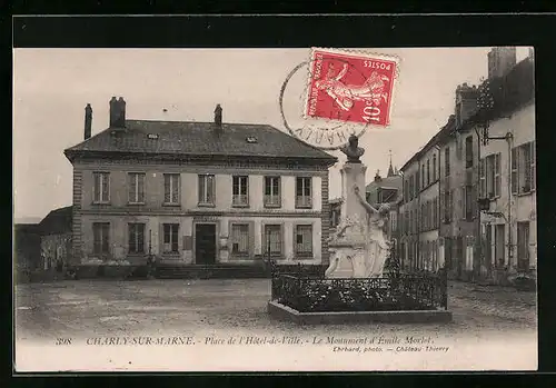 AK Charly-sur-Marne, Place de l`Hotel de Ville